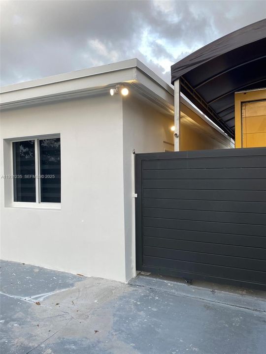 На продажу: $490,000 (2 спален, 1 ванн, 983 Квадратных фут)