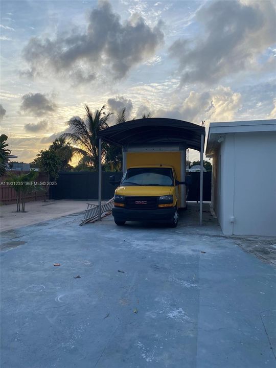 На продажу: $490,000 (2 спален, 1 ванн, 983 Квадратных фут)