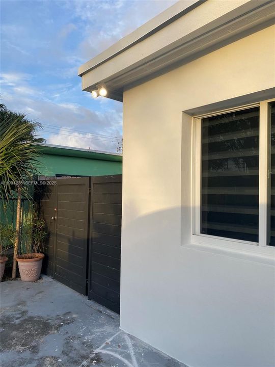 На продажу: $490,000 (2 спален, 1 ванн, 983 Квадратных фут)