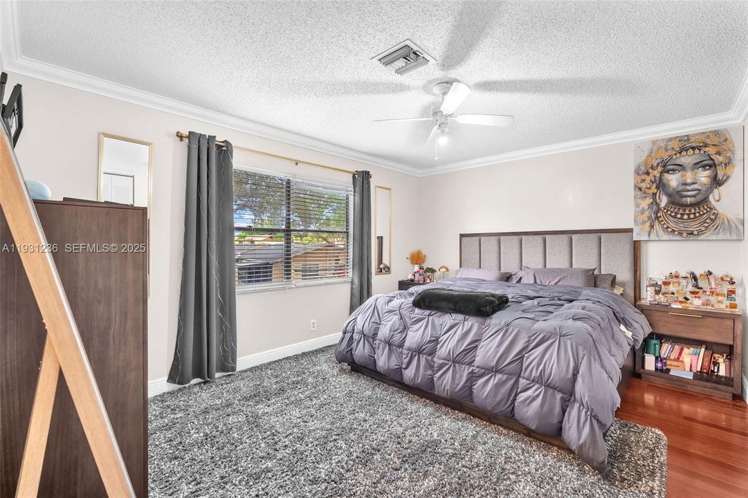 For Sale: $320,000 (3 beds, 2 baths, 1428 Square Feet)