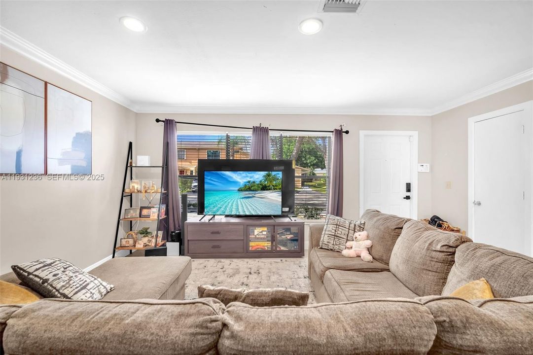 For Sale: $320,000 (3 beds, 2 baths, 1428 Square Feet)