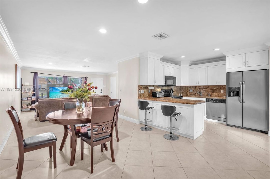 For Sale: $320,000 (3 beds, 2 baths, 1428 Square Feet)