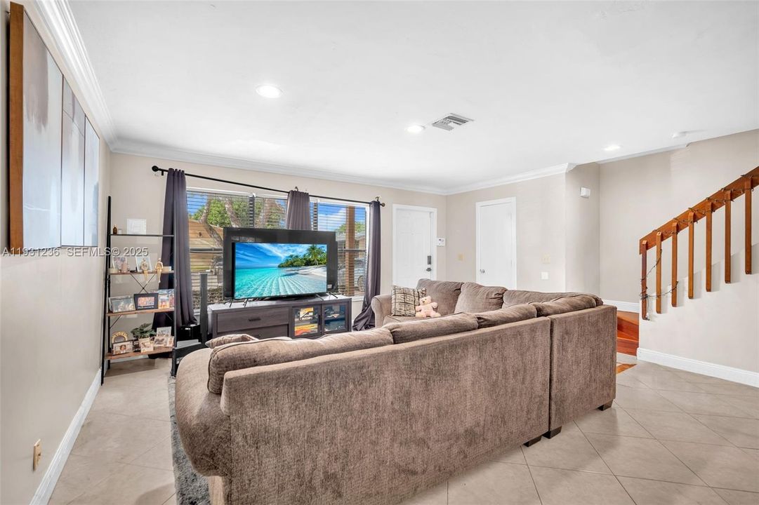 For Sale: $320,000 (3 beds, 2 baths, 1428 Square Feet)