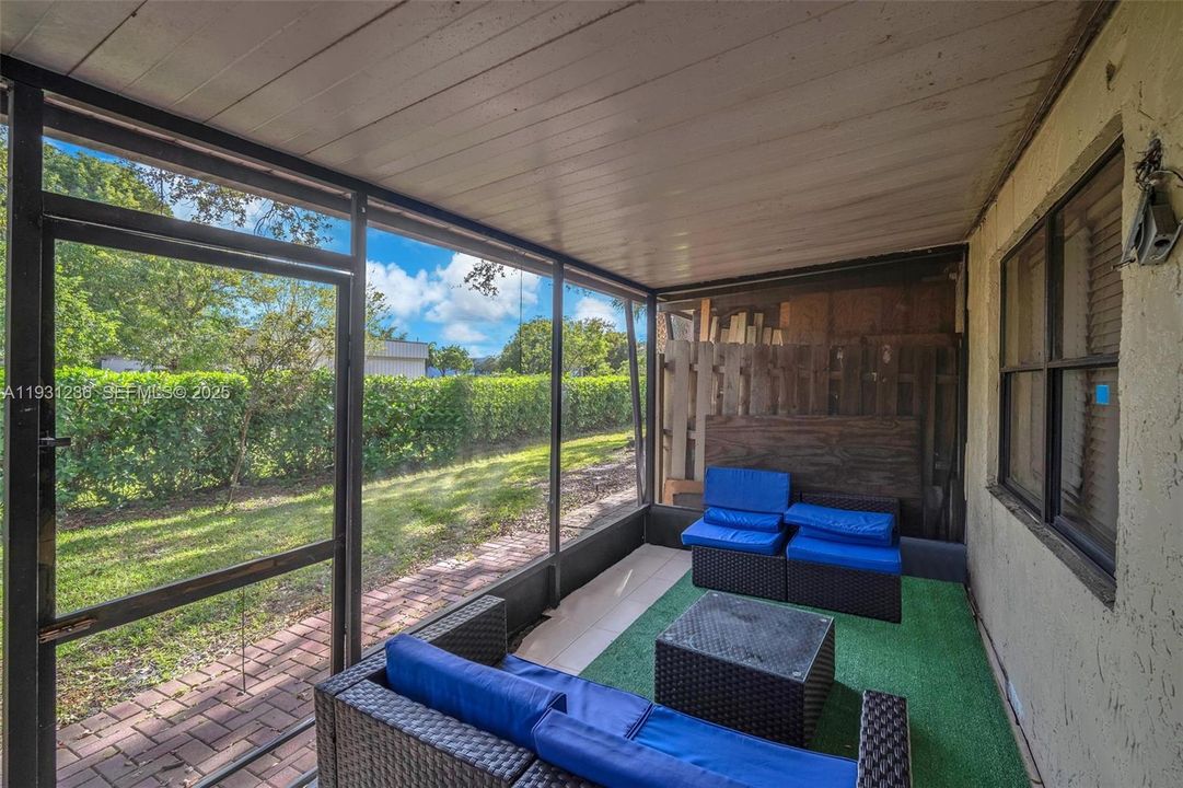 For Sale: $320,000 (3 beds, 2 baths, 1428 Square Feet)