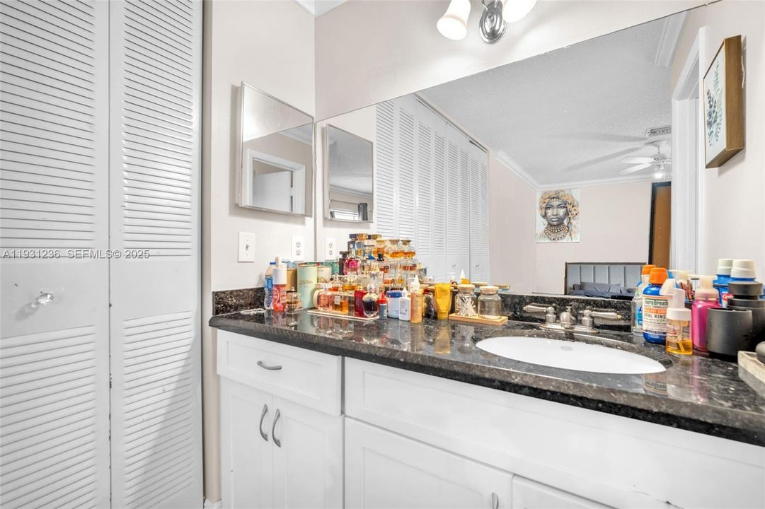 For Sale: $320,000 (3 beds, 2 baths, 1428 Square Feet)