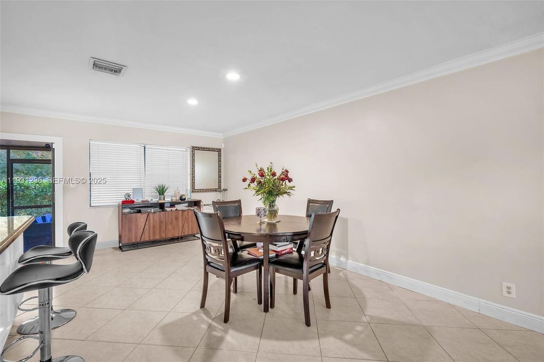 For Sale: $320,000 (3 beds, 2 baths, 1428 Square Feet)