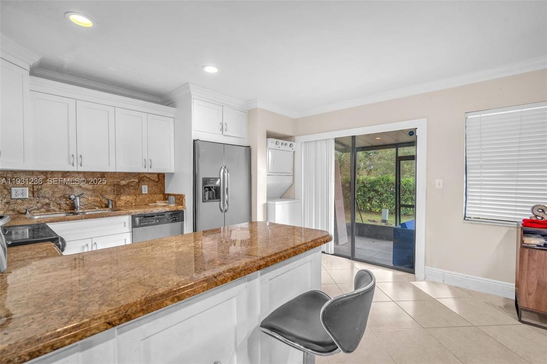 For Sale: $320,000 (3 beds, 2 baths, 1428 Square Feet)