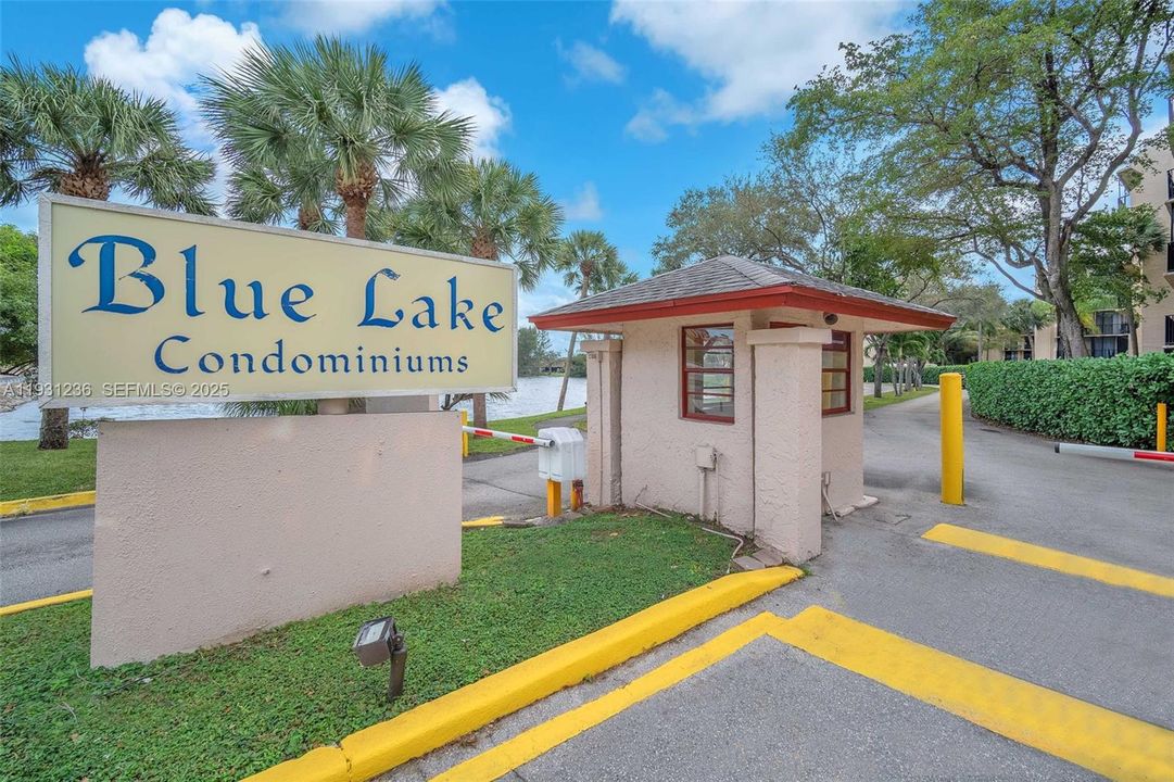 For Sale: $320,000 (3 beds, 2 baths, 1428 Square Feet)