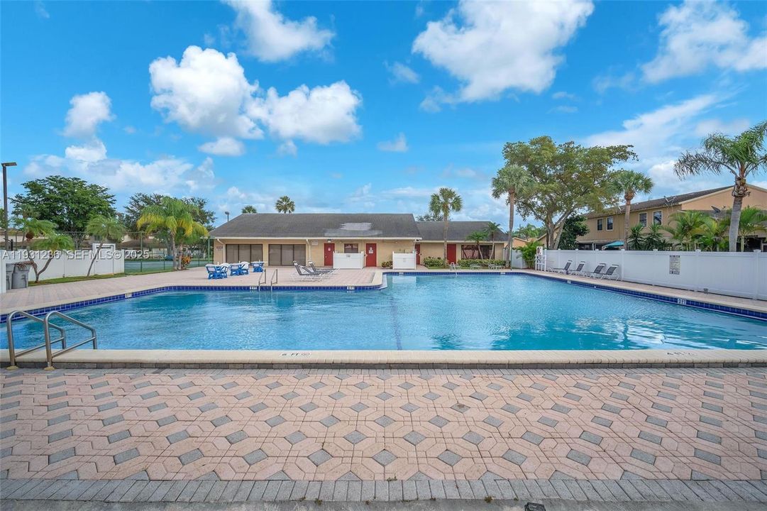 For Sale: $320,000 (3 beds, 2 baths, 1428 Square Feet)