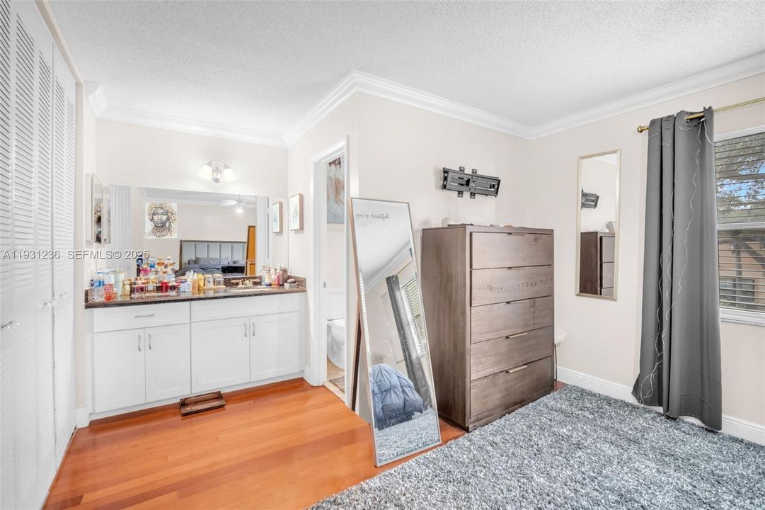 For Sale: $320,000 (3 beds, 2 baths, 1428 Square Feet)