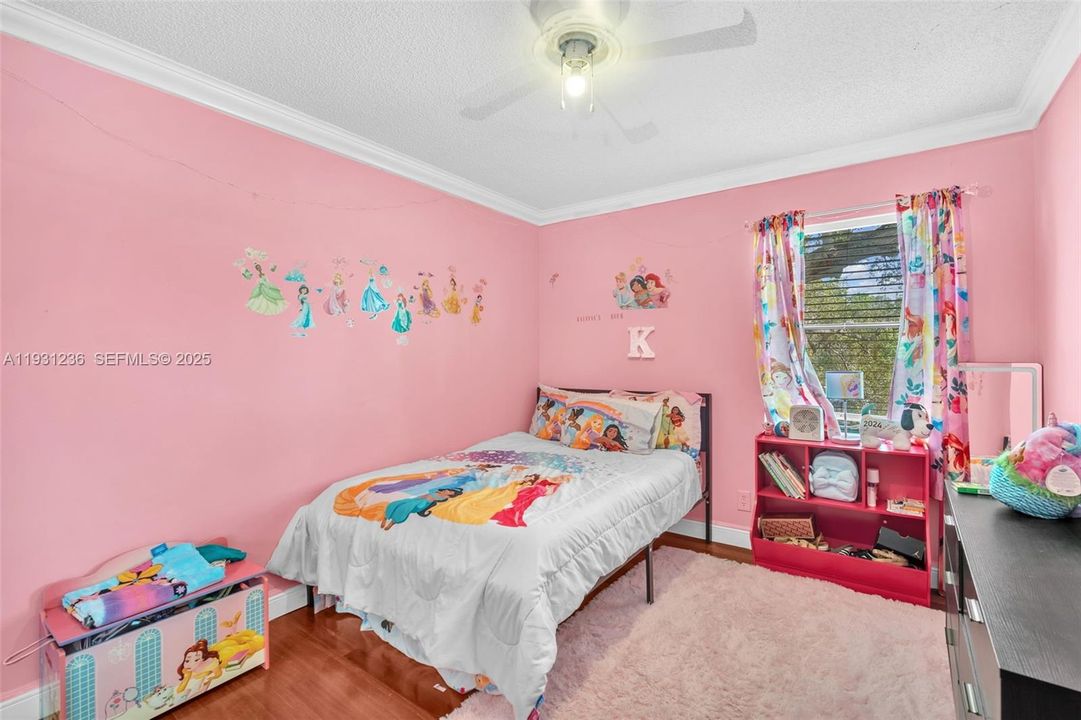 For Sale: $320,000 (3 beds, 2 baths, 1428 Square Feet)