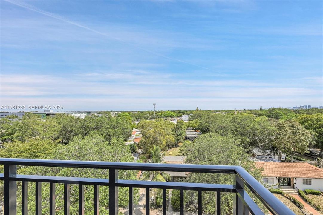 For Rent: $2,861 (2 beds, 2 baths, 901 Square Feet)