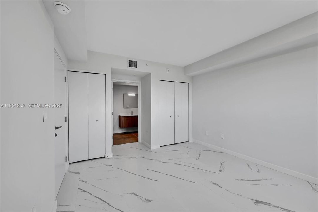 For Rent: $2,861 (2 beds, 2 baths, 901 Square Feet)