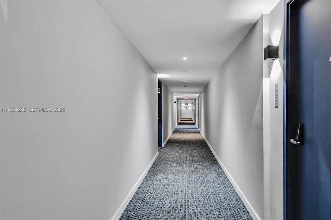 For Rent: $2,861 (2 beds, 2 baths, 901 Square Feet)