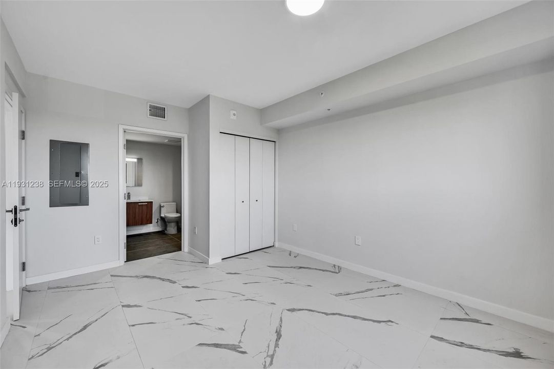 For Rent: $2,861 (2 beds, 2 baths, 901 Square Feet)