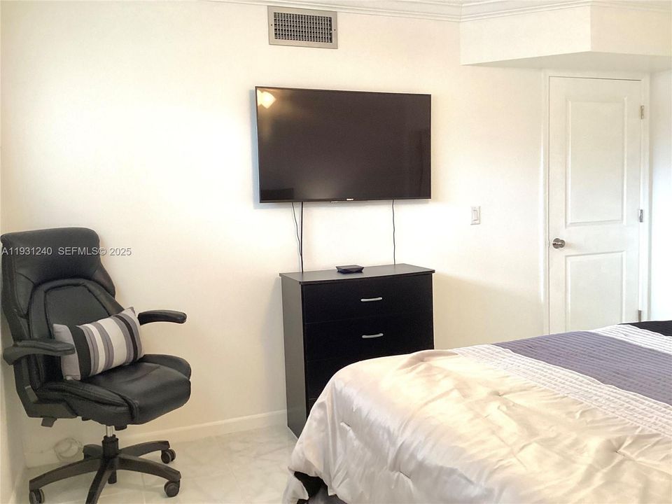 В аренду: $1,800 (2 спален, 2 ванн, 1170 Квадратных фут)