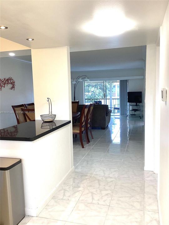 В аренду: $1,800 (2 спален, 2 ванн, 1170 Квадратных фут)