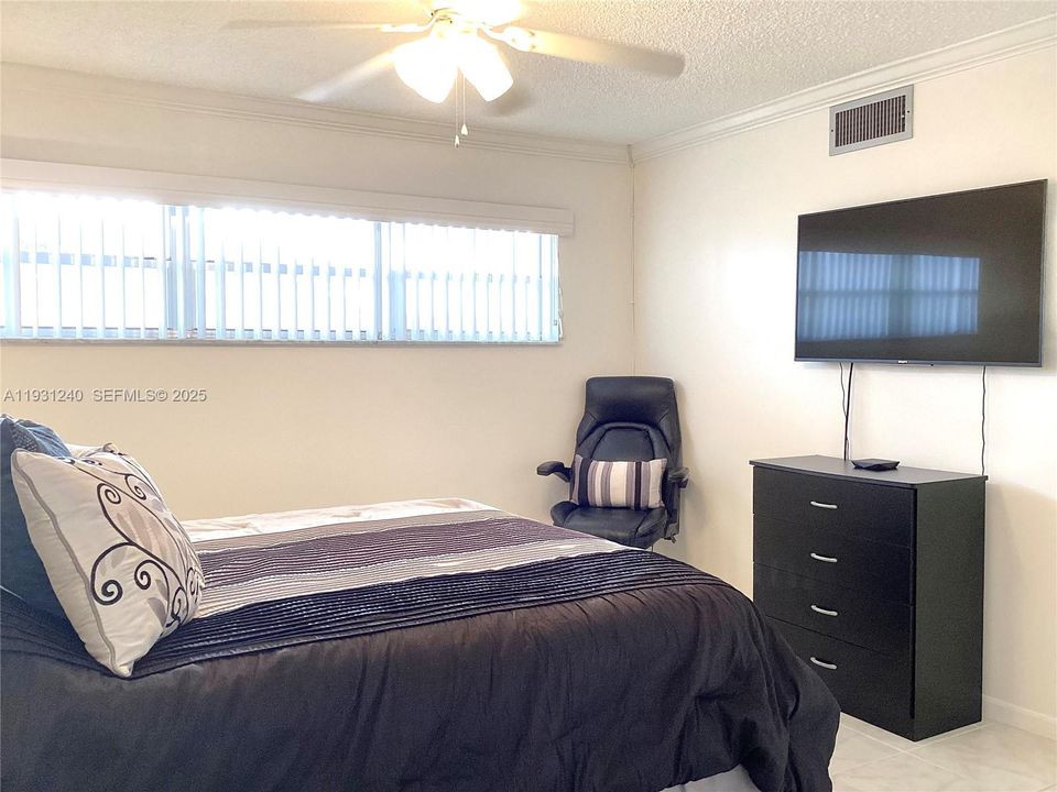 В аренду: $1,800 (2 спален, 2 ванн, 1170 Квадратных фут)