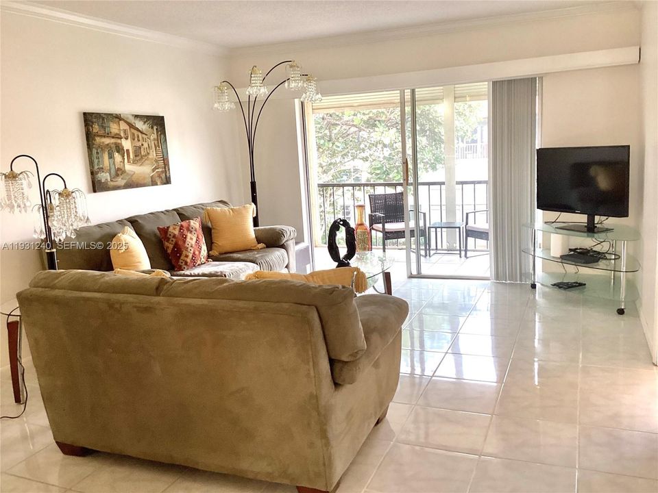 В аренду: $1,800 (2 спален, 2 ванн, 1170 Квадратных фут)