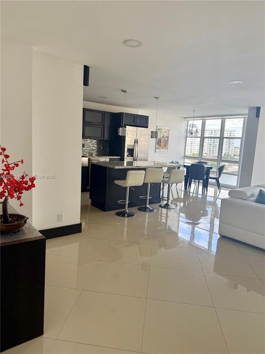 For Rent: $3,400 (2 beds, 2 baths, 1270 Square Feet)