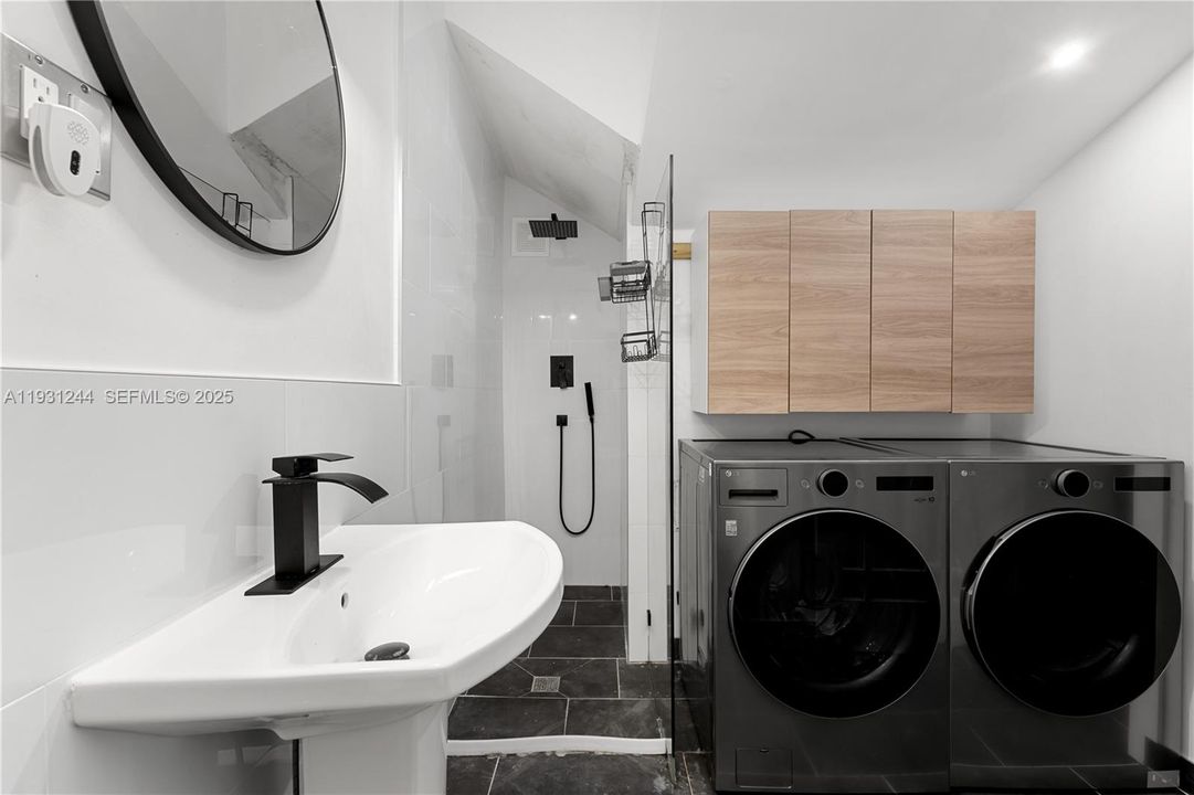 For Sale: $2,485,000 (2 beds, 3 baths, 2693 Square Feet)