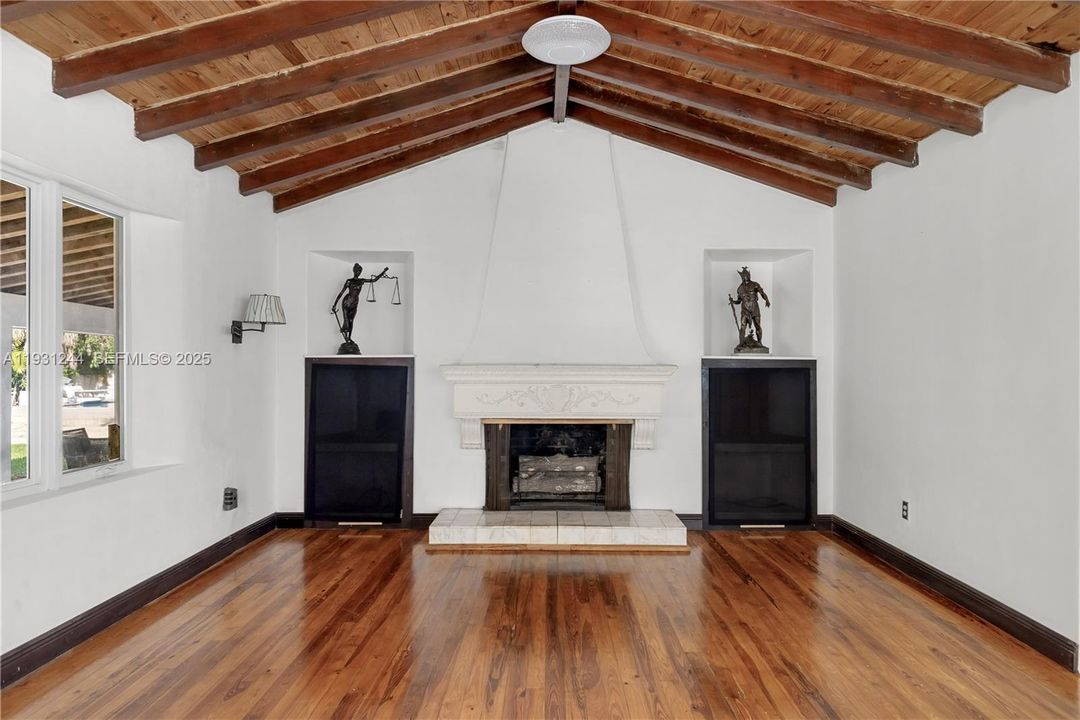 For Sale: $2,485,000 (2 beds, 3 baths, 2693 Square Feet)