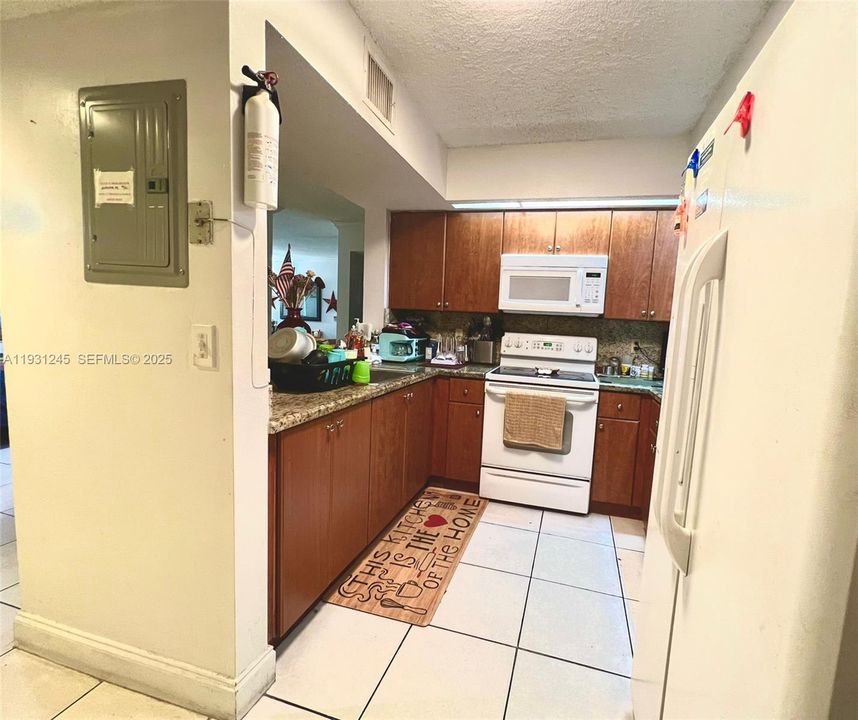 For Sale: $290,000 (2 beds, 2 baths, 1163 Square Feet)
