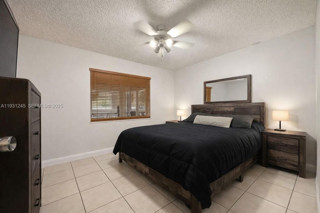 For Sale: $290,000 (2 beds, 2 baths, 1163 Square Feet)