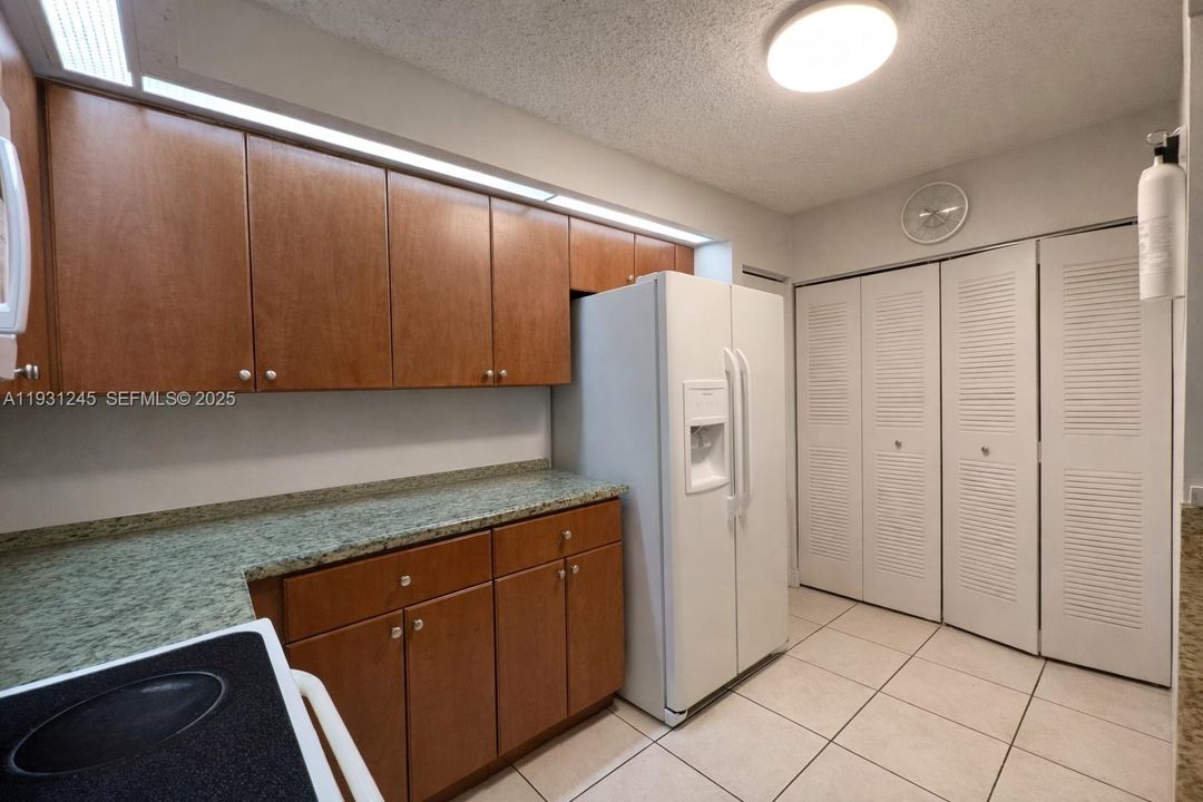 For Sale: $290,000 (2 beds, 2 baths, 1163 Square Feet)