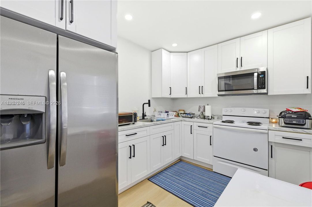 For Sale: $800,000 (0 beds, 0 baths, 2098 Square Feet)