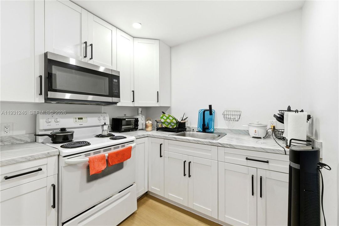 For Sale: $800,000 (0 beds, 0 baths, 2098 Square Feet)