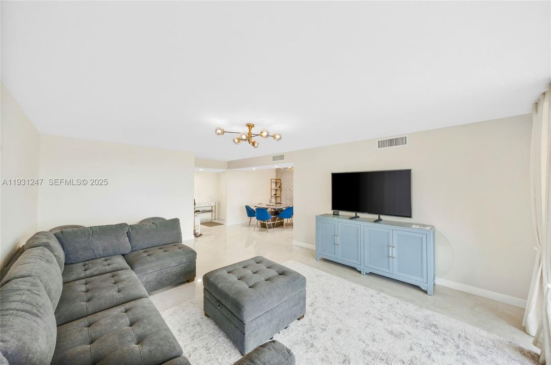 En Renta: $2,350 (2 camas, 1 baños, 1565 Pies cuadrados)