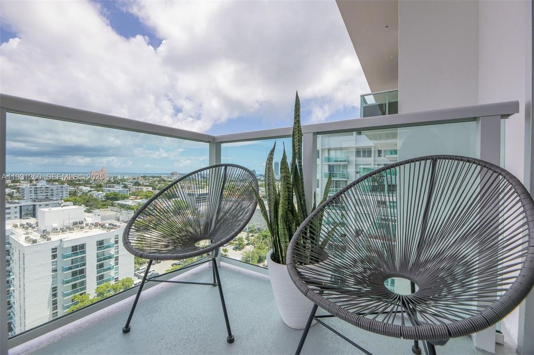 В аренду: $4,000 (1 спален, 1 ванн, 962 Квадратных фут)