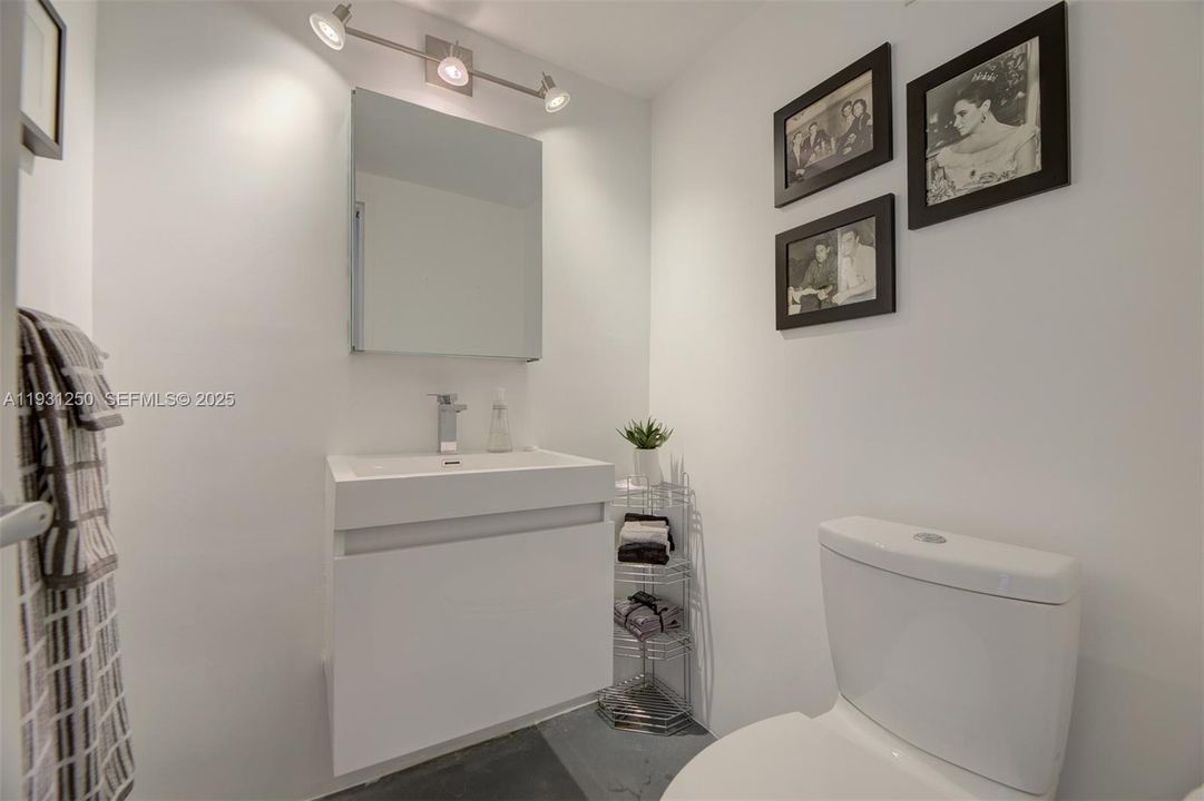 В аренду: $4,000 (1 спален, 1 ванн, 962 Квадратных фут)