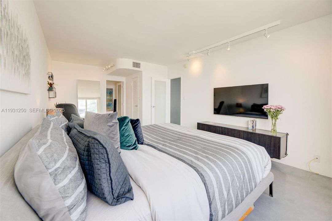 В аренду: $4,000 (1 спален, 1 ванн, 962 Квадратных фут)