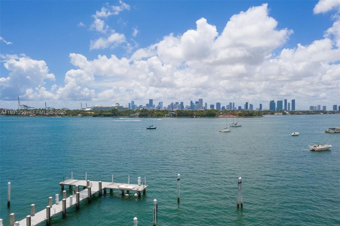 В аренду: $4,000 (1 спален, 1 ванн, 962 Квадратных фут)