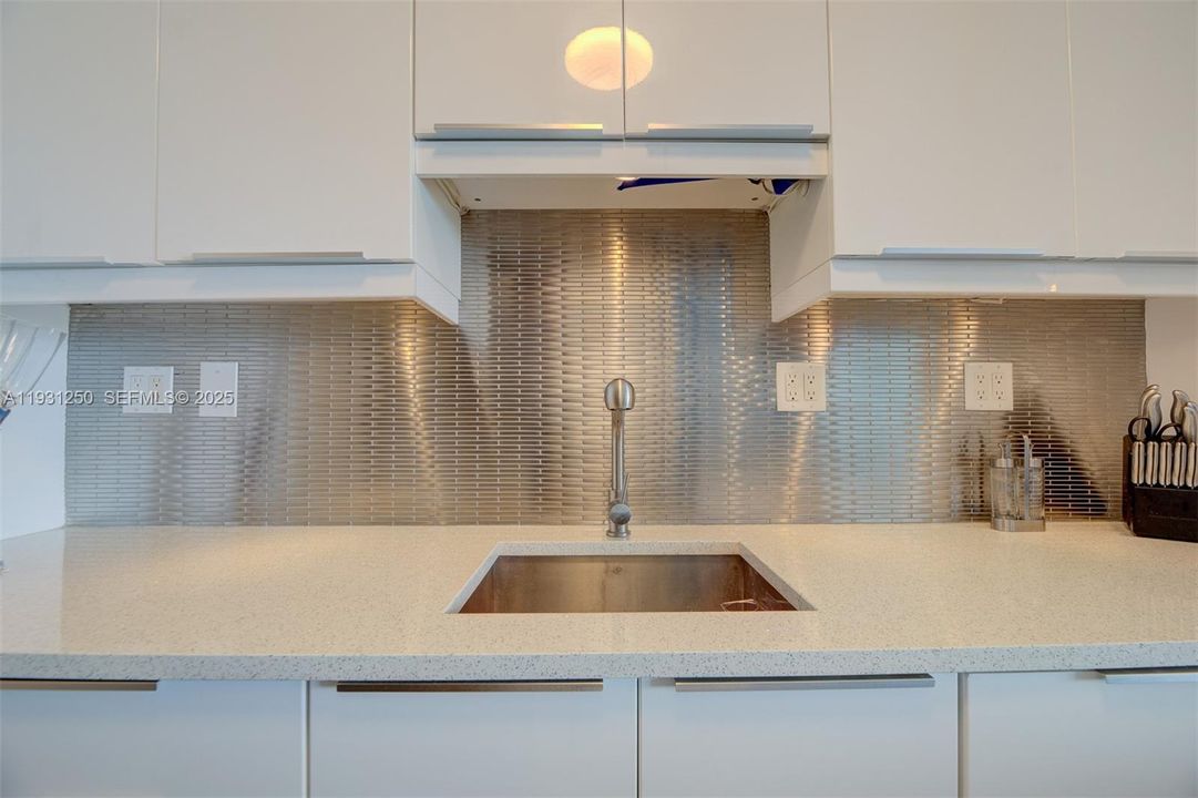 В аренду: $4,000 (1 спален, 1 ванн, 962 Квадратных фут)