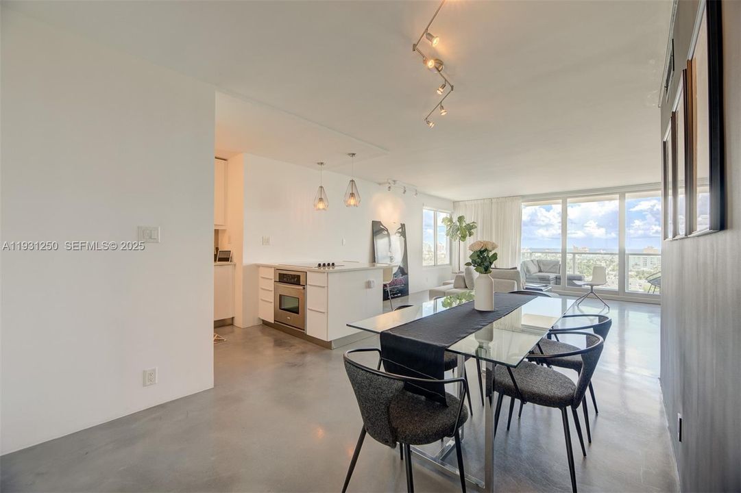 В аренду: $4,000 (1 спален, 1 ванн, 962 Квадратных фут)