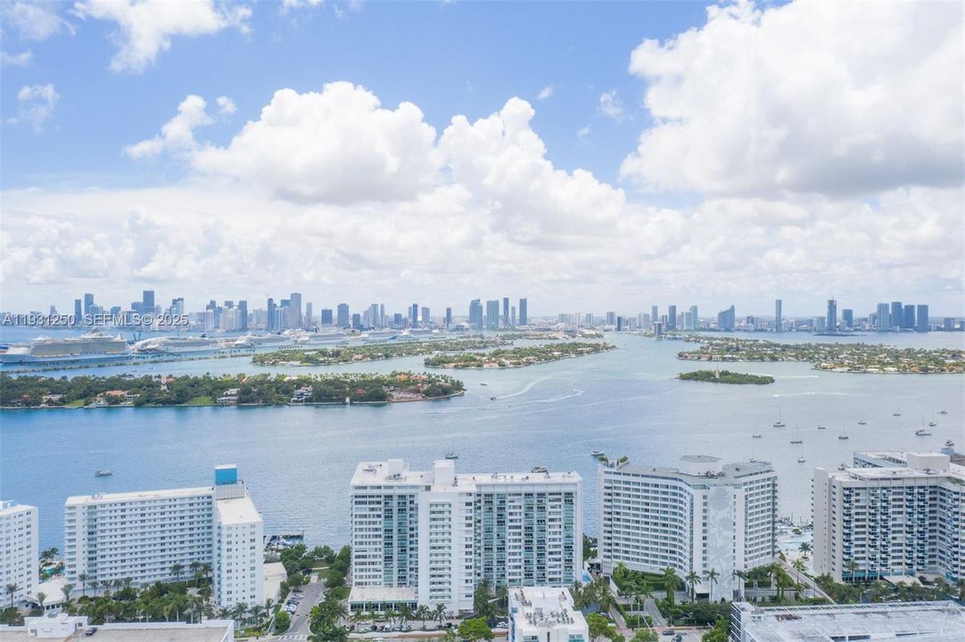 В аренду: $4,000 (1 спален, 1 ванн, 962 Квадратных фут)