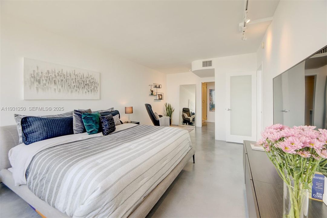 В аренду: $4,000 (1 спален, 1 ванн, 962 Квадратных фут)