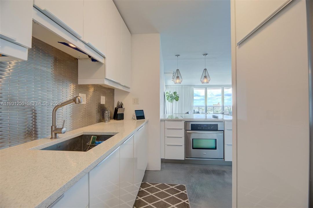 В аренду: $4,000 (1 спален, 1 ванн, 962 Квадратных фут)