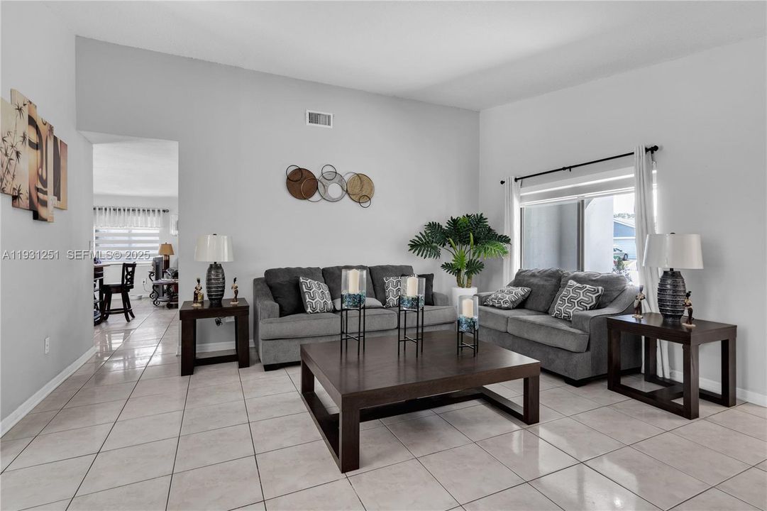 待售: $710,000 (3 贝兹, 2 浴室, 1457 平方英尺)