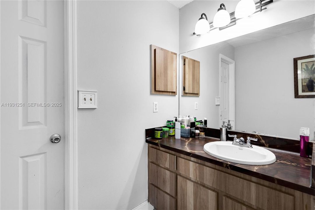 待售: $710,000 (3 贝兹, 2 浴室, 1457 平方英尺)