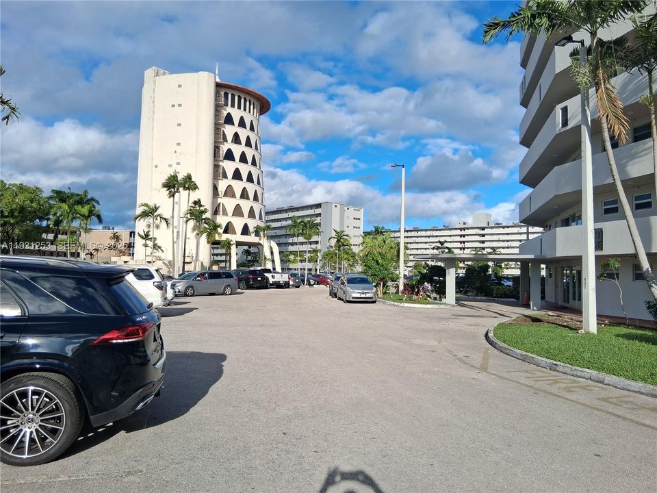 For Rent: $2,500 (2 beds, 2 baths, 1317 Square Feet)