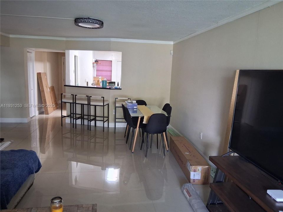 For Rent: $2,500 (2 beds, 2 baths, 1317 Square Feet)