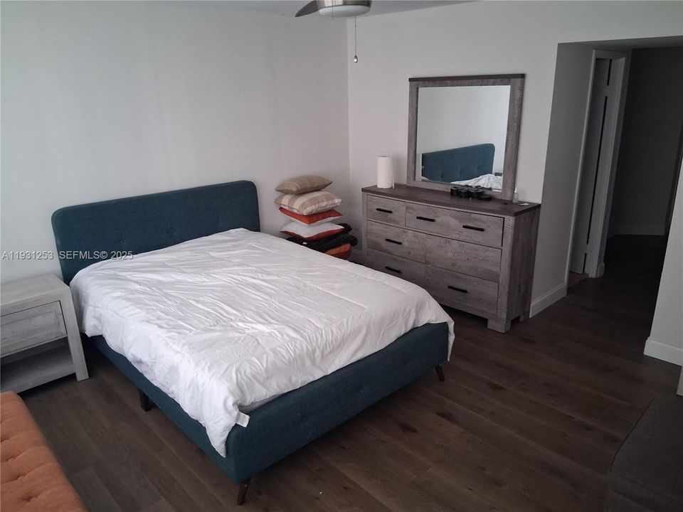 For Rent: $2,500 (2 beds, 2 baths, 1317 Square Feet)