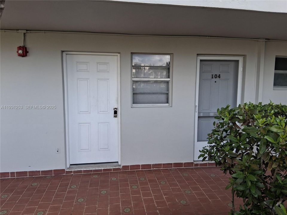For Rent: $2,500 (2 beds, 2 baths, 1317 Square Feet)