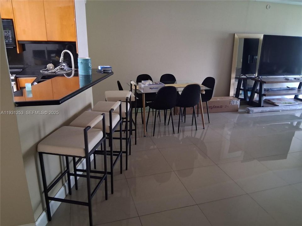 For Rent: $2,500 (2 beds, 2 baths, 1317 Square Feet)