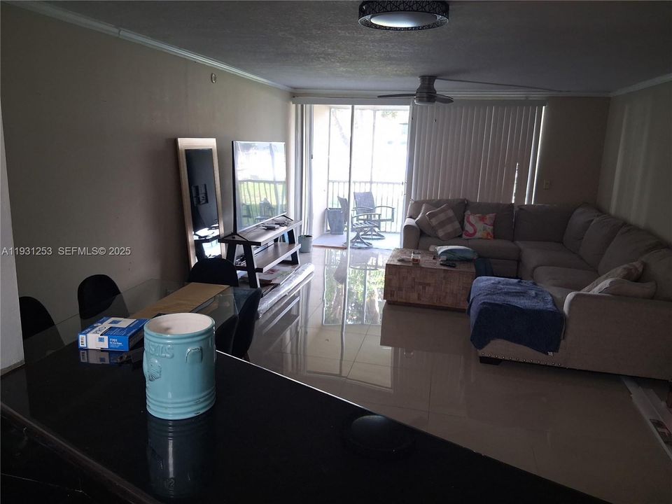 For Rent: $2,500 (2 beds, 2 baths, 1317 Square Feet)
