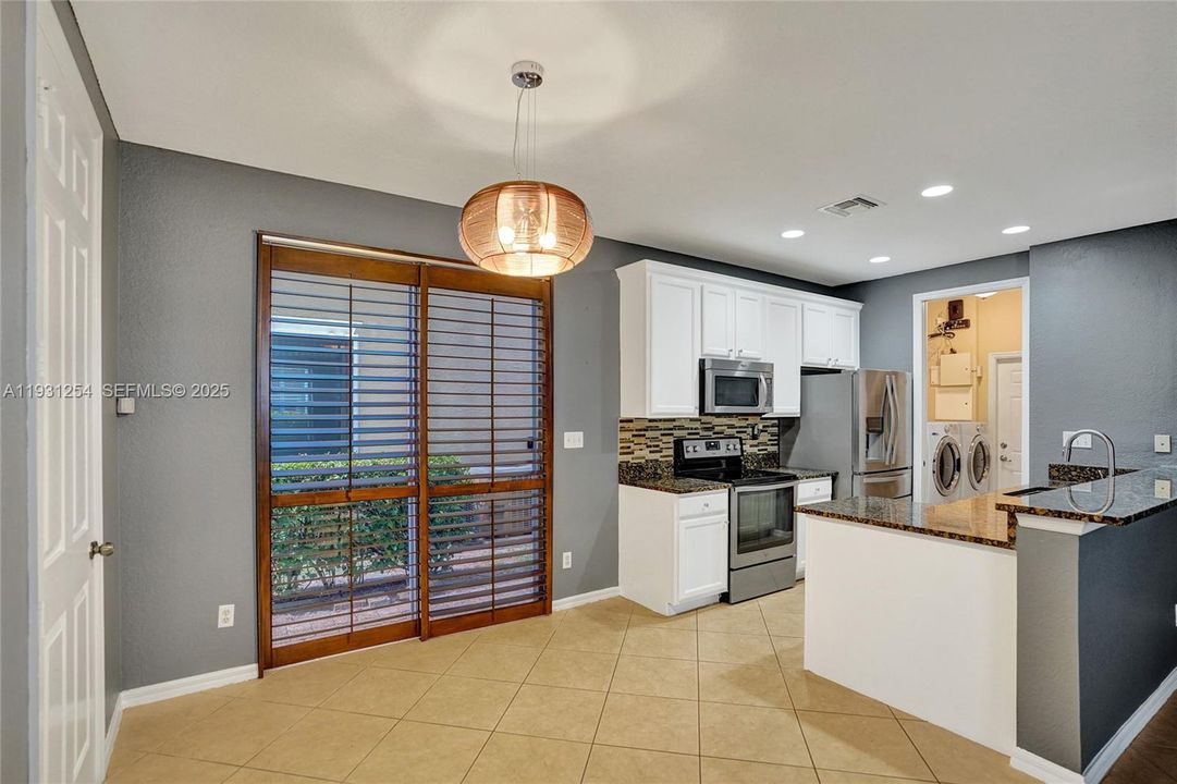 For Rent: $2,400 (3 beds, 2 baths, 1275 Square Feet)